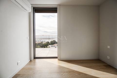 Apartamento T3 aos Jardins da Arrábida com Terraço de 94m2