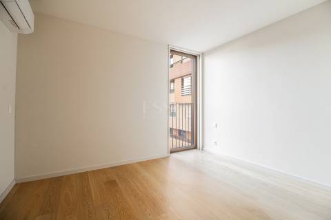 Apartamento T3 aos Jardins da Arrábida com Terraço de 94m2