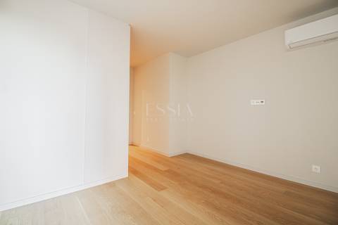 Apartamento T3 aos Jardins da Arrábida com Terraço de 94m2