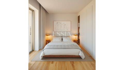 Apartamento T2 com Varanda e Terraço no Fernão Magalhães 127