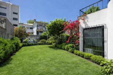 Moradia T5 com Jardim e Terraço na Foz do Douro