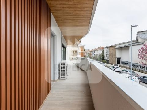 Apartamento T2 com Terraço em Ramalde | Porto