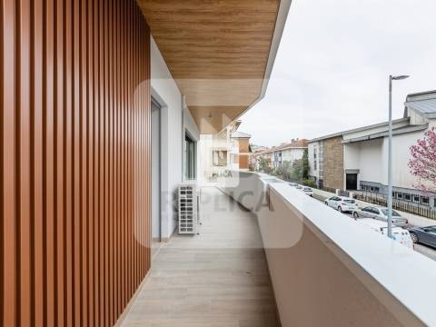 Apartamento T2 com Terraço em Ramalde | Porto