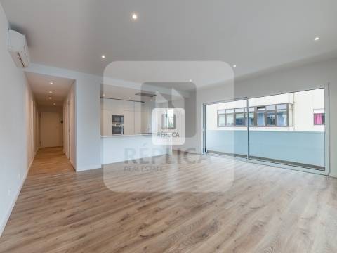 Apartamento T2 com Terraço em Ramalde | Porto