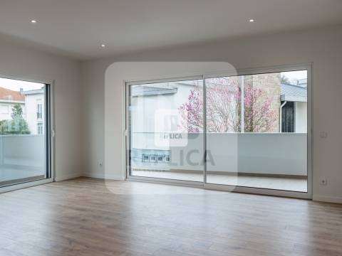 Apartamento T2 com Terraço em Ramalde | Porto