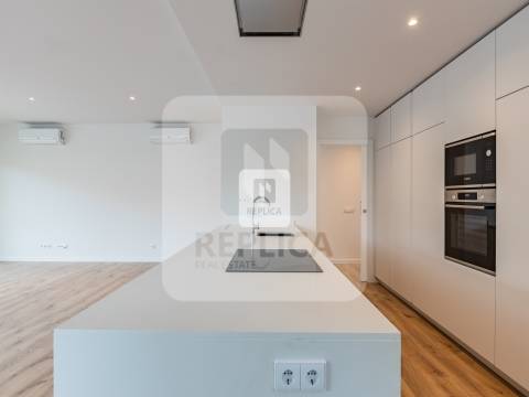 Apartamento T2 com Terraço em Ramalde | Porto