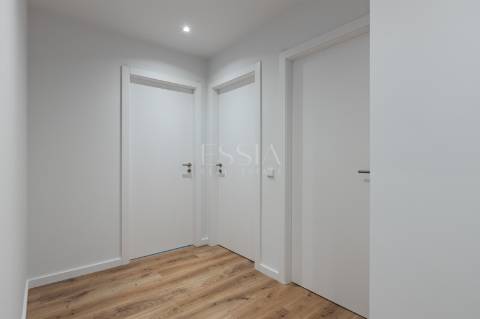 Apartamento T2 com Terraço em Ramalde | Porto