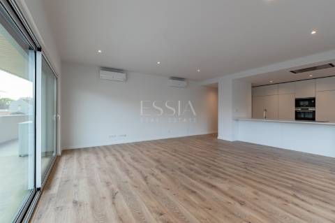 Apartamento T2 com Terraço em Ramalde | Porto