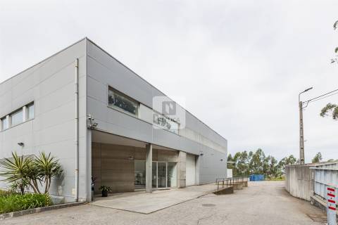Armazém com Escritórios em para Arrendamento em Vila Nova de Gaia