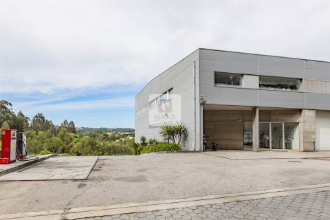 Armazém com Escritórios em para Arrendamento em Vila Nova de Gaia
