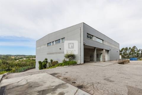 Armazém com Escritórios em para Arrendamento em Vila Nova de Gaia