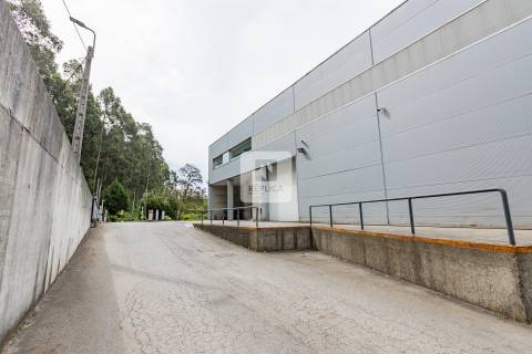 Armazém com Escritórios em para Arrendamento em Vila Nova de Gaia