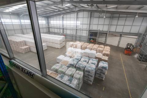 Armazém com Escritórios em para Arrendamento em Vila Nova de Gaia