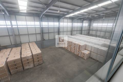 Armazém com Escritórios em para Arrendamento em Vila Nova de Gaia