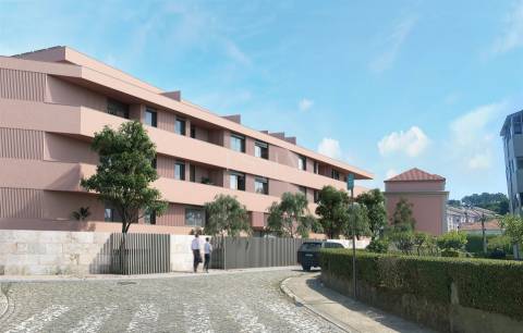 Apartamento T3 com Varandas e Garagem no Senhora do Porto 249