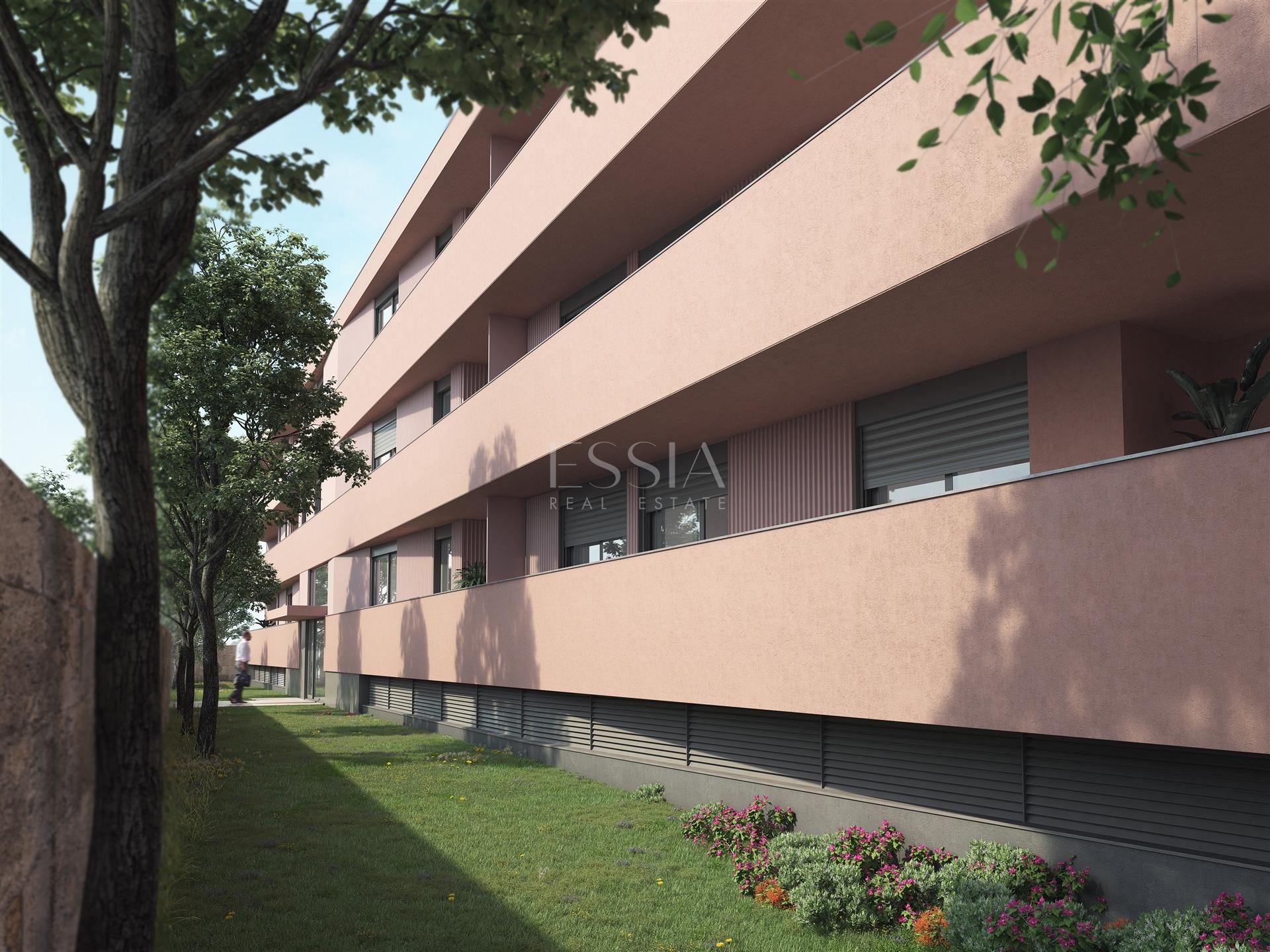 Apartamento T2 Duplex com 2 Varandas e Terraço em Ramalde