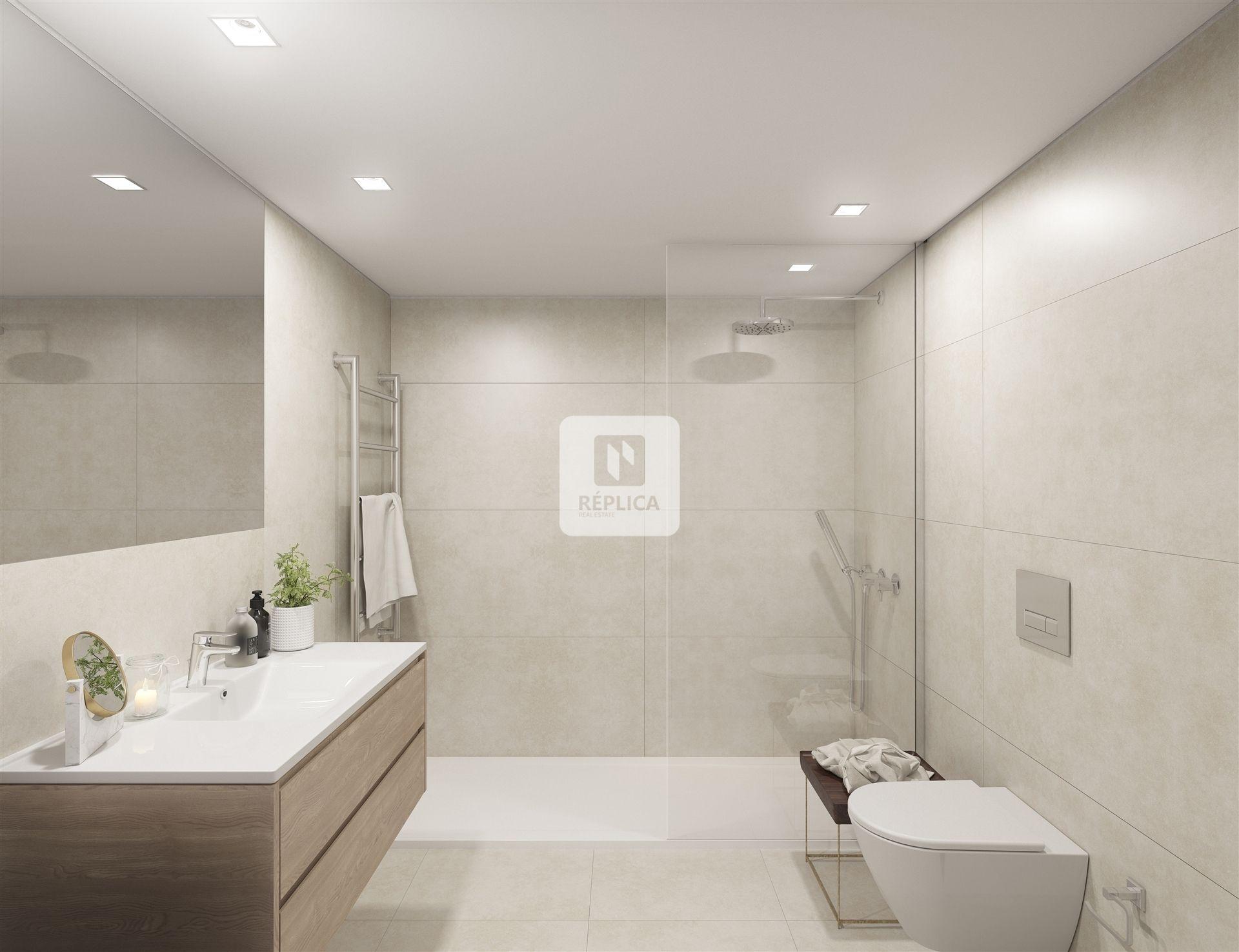 T2 Duplex com Varanda e Terraço no Senhora do Porto 249