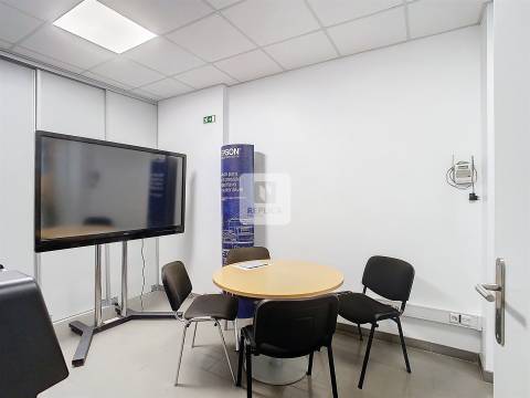 Espaço de escritório/loja para venda -  Casa da Música e Avenida da Boavista