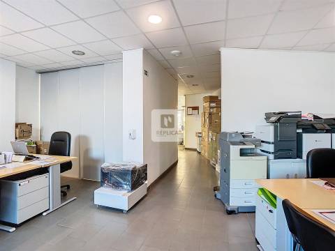 Espaço de escritório/loja para venda -  Casa da Música e Avenida da Boavista