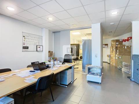 Espaço de escritório/loja para venda -  Casa da Música e Avenida da Boavista