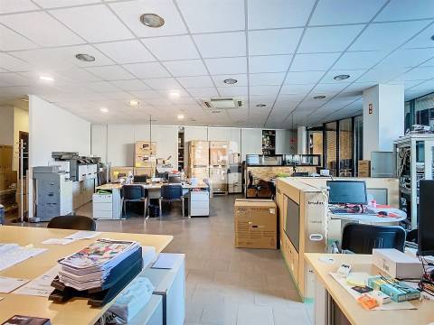 Espaço de escritório/loja para venda -  Casa da Música e Avenida da Boavista