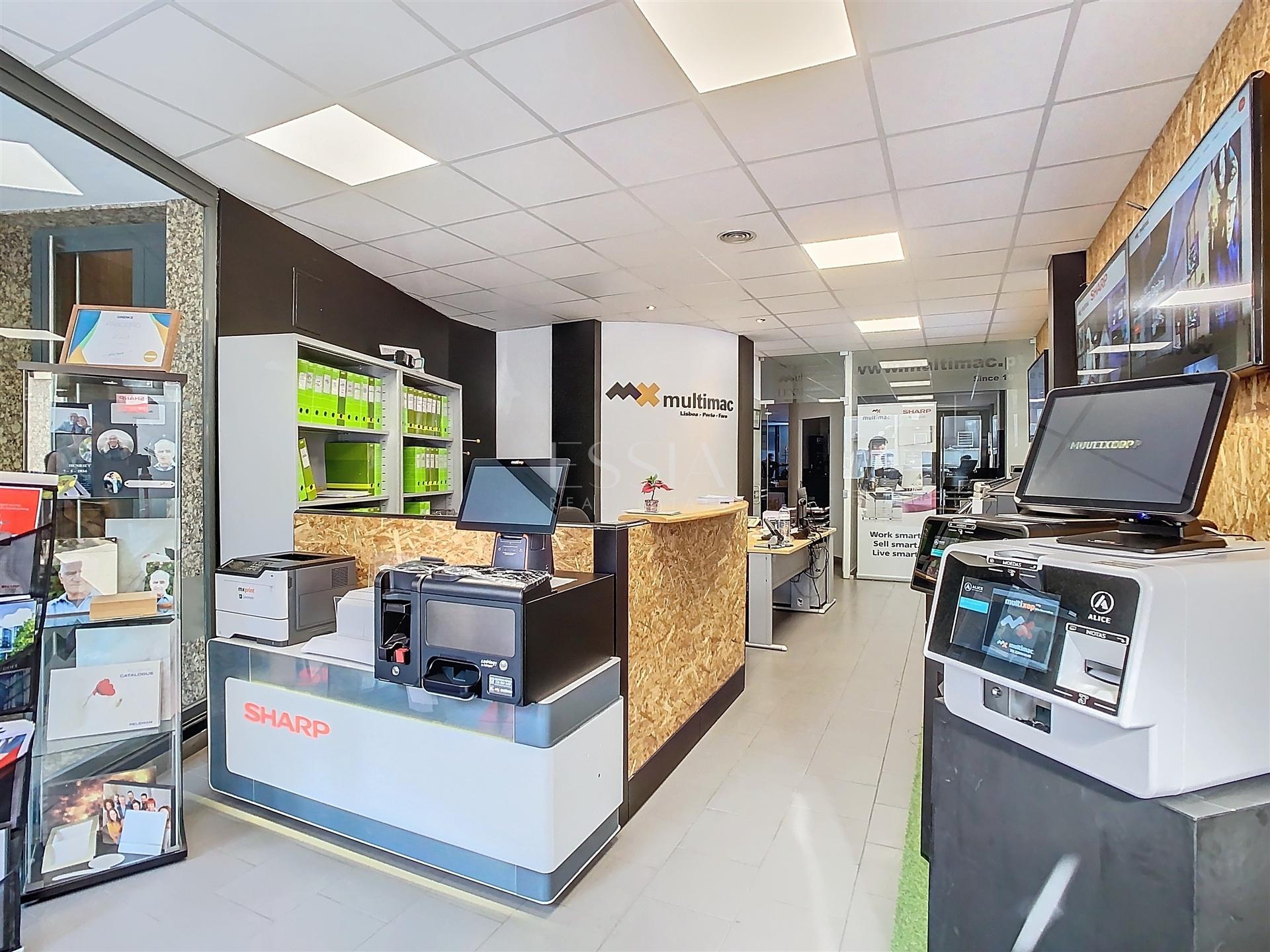 Espaço de escritório/loja para venda -  Casa da Música e Avenida da Boavista