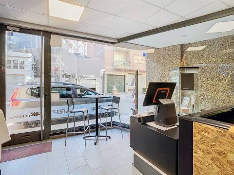 Espaço de escritório/loja para venda -  Casa da Música e Avenida da Boavista