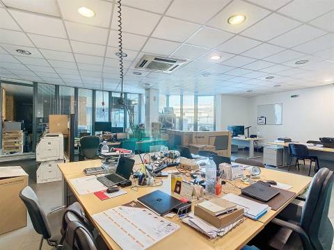 Espaço de escritório/loja para venda -  Casa da Música e Avenida da Boavista