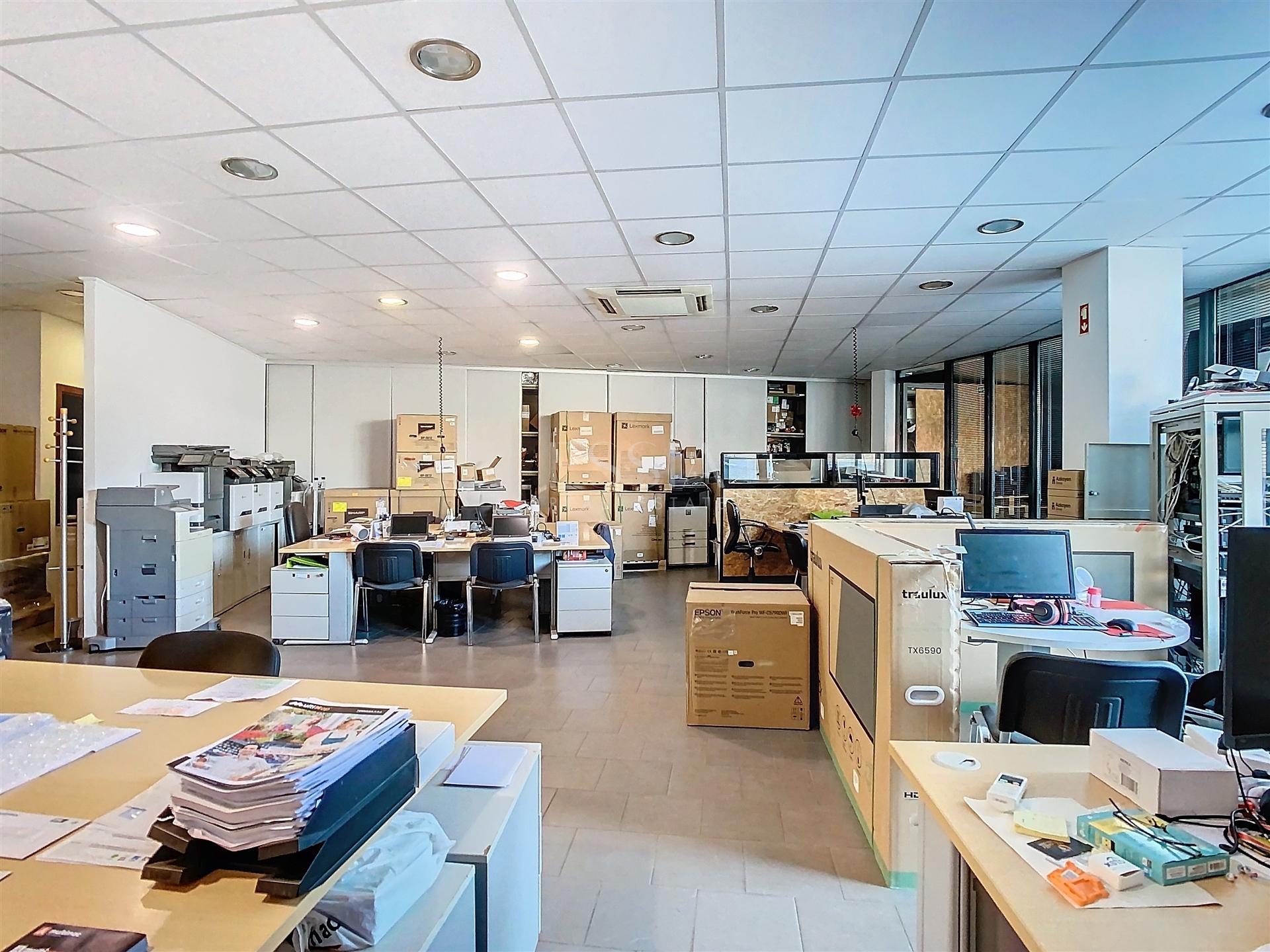 Espaço de escritório/loja para venda -  Casa da Música e Avenida da Boavista