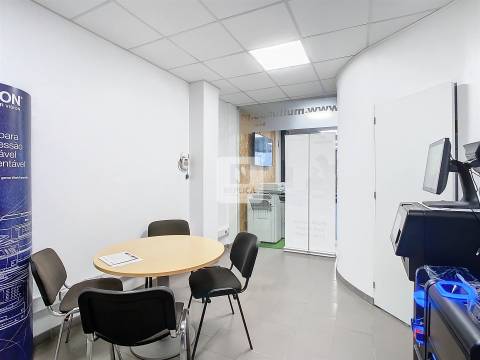 Espaço de escritório/loja para venda -  Casa da Música e Avenida da Boavista