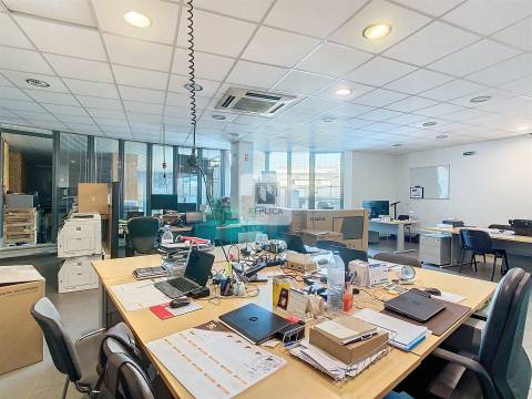 Espaço de escritório/loja para venda -  Casa da Música e Avenida da Boavista