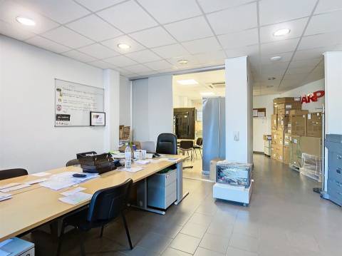 Espaço de escritório/loja para venda -  Casa da Música e Avenida da Boavista