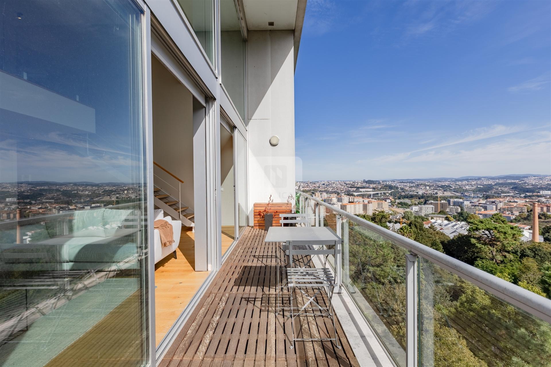 Loft T0 com Varanda na Quinta de Cravel em Vila Nova de Gaia