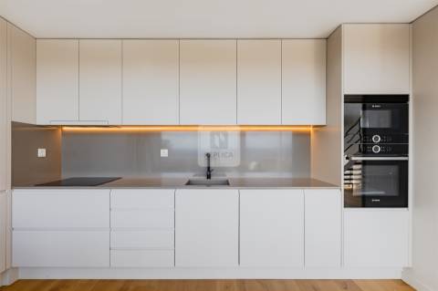 Loft T0 com Varanda na Quinta de Cravel em Vila Nova de Gaia