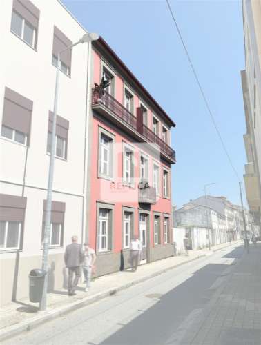 Apartamento T0 com jardim privativo em Paranhos ( licenciado para serviços )