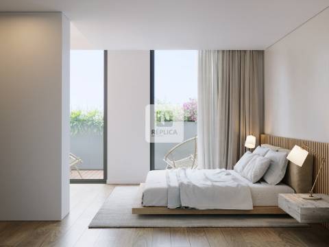 Moradia T4 Triplex com terraço, jardim e piscina no centro de Matosinhos Sul