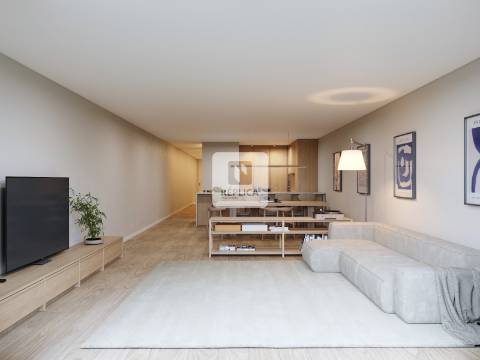 Moradia T4 Triplex com terraço, jardim e piscina no centro de Matosinhos Sul