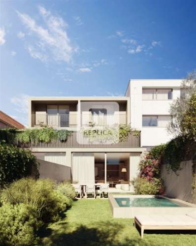 Moradia T4 Triplex com terraço, jardim e piscina no centro de Matosinhos Sul