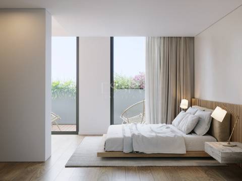 Moradia T4 Triplex com terraço, jardim e piscina no centro de Matosinhos Sul