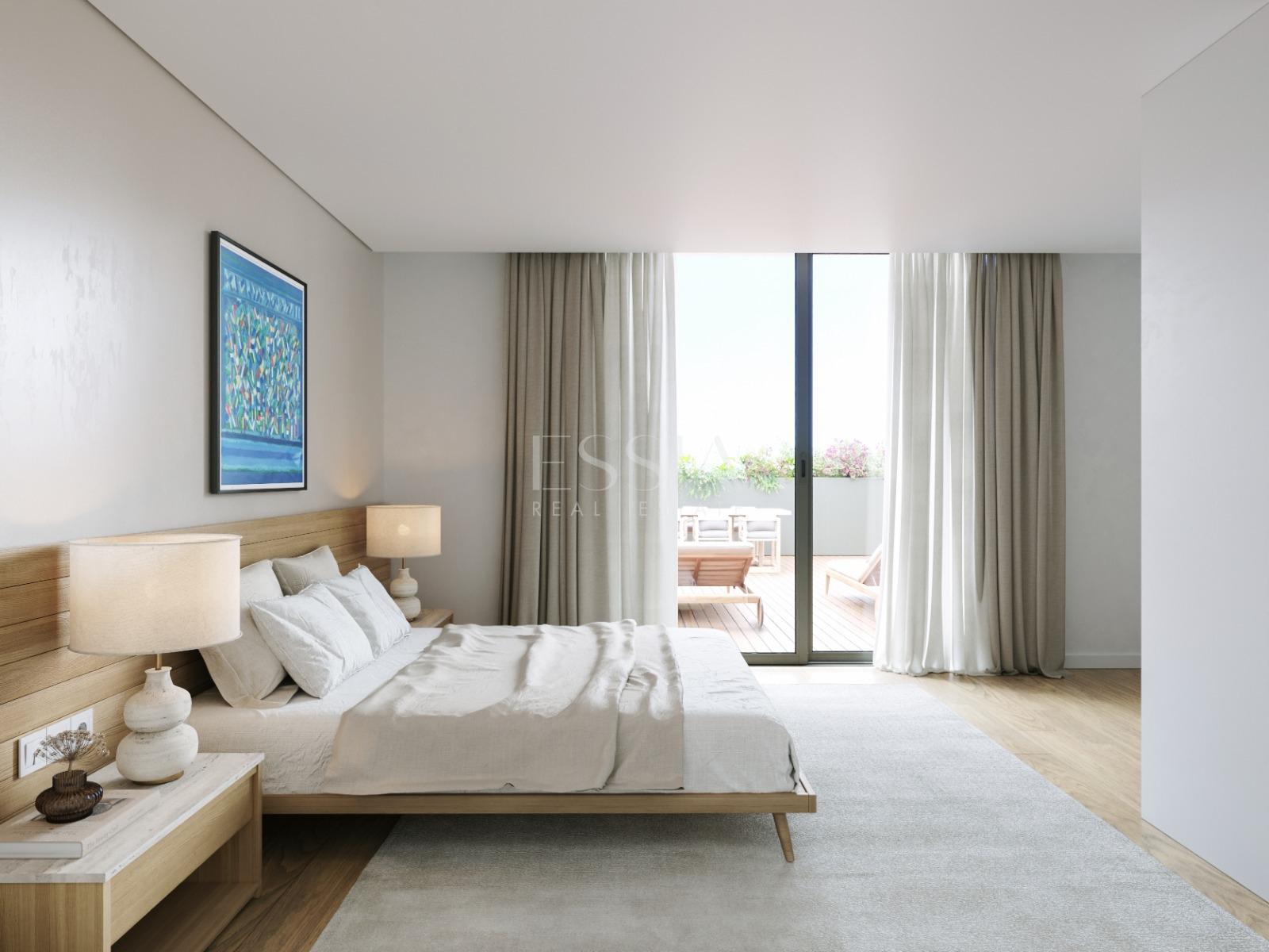 Moradia T4 Triplex com terraço, jardim e piscina no centro de Matosinhos Sul