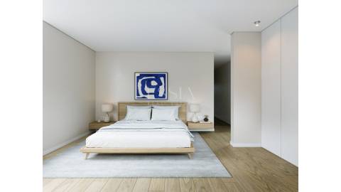 Moradia T4 Triplex com terraço, jardim e piscina no centro de Matosinhos Sul