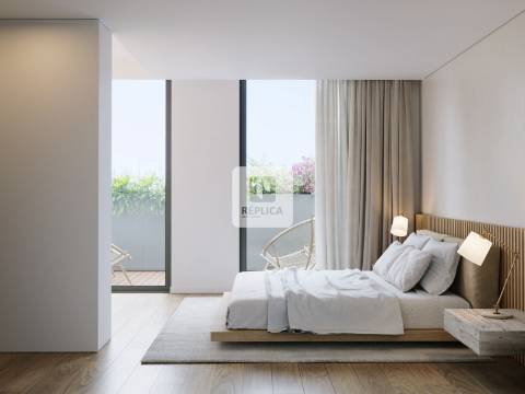 Moradia T4 Triplex com terraço, jardim e piscina no centro de Matosinhos Sul