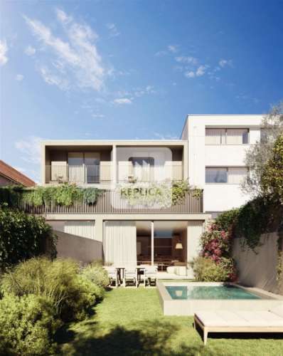 Moradia T4 Triplex com terraço, jardim e piscina no centro de Matosinhos Sul
