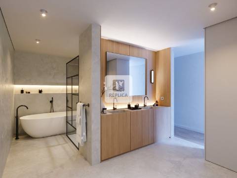 Moradia T4 Triplex com terraço, jardim e piscina no centro de Matosinhos Sul