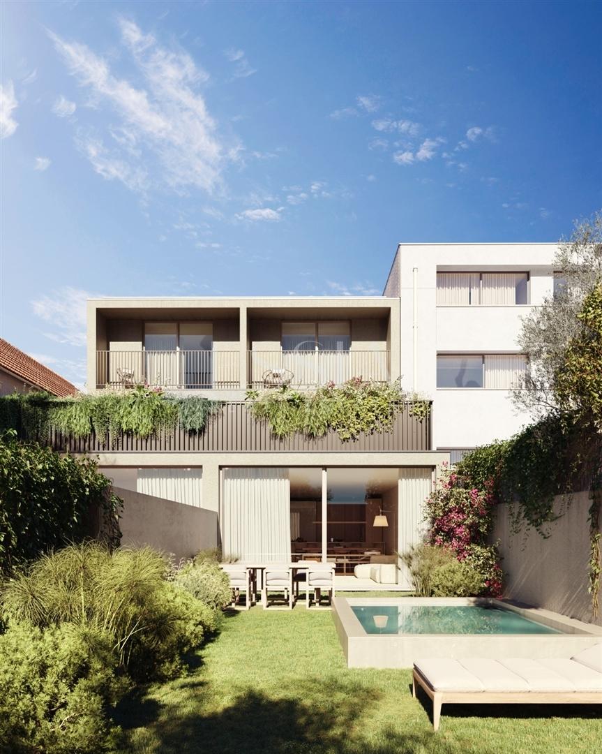 Moradia T4 Triplex com terraço, jardim e piscina no centro de Matosinhos Sul
