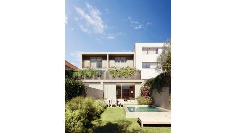 Moradia T4 Triplex com terraço, jardim e piscina no centro de Matosinhos Sul