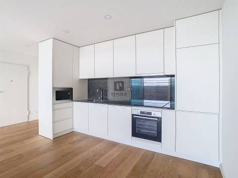 Apartamento T3 com varandas próximo ao mar em Canidelo, Vila Nova Gaia