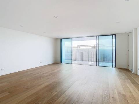 Apartamento T3 com varandas próximo ao mar em Canidelo, Vila Nova Gaia