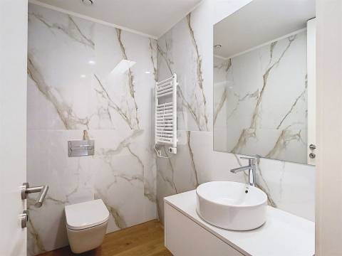 Apartamento T3 com varandas próximo ao mar em Canidelo, Vila Nova Gaia