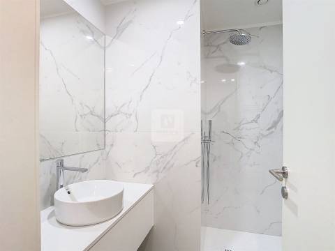 Apartamento T3 com varandas próximo ao mar em Canidelo, Vila Nova Gaia